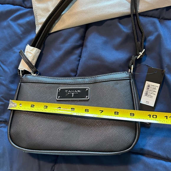 🟢 TAHARI • Black Cross Over Bag • Small - Picture 9 of 11